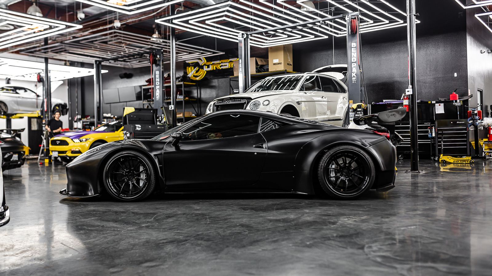 Concessionnaire de super cars et voitures haut de gamme à Toulouse